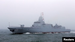 资料照：中国海军055级导弹驱逐舰南昌号在青岛参加中共建立海军70周年纪念仪式。（2019年4月23日