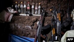 La première journée d'audience devant la cour militaire a été consacrée à la présentation des prévenus et des objets saisis, à savoir un fusil d'assaut AK47 et des centaines de munitions. (photo d'illustration).