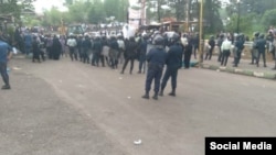 تجمع اعتراض به انباشت زباله، سراوان، گیلان