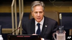 Sekretari Blinken duke folur gjatë takimit për gratë (21 shtator 2023)