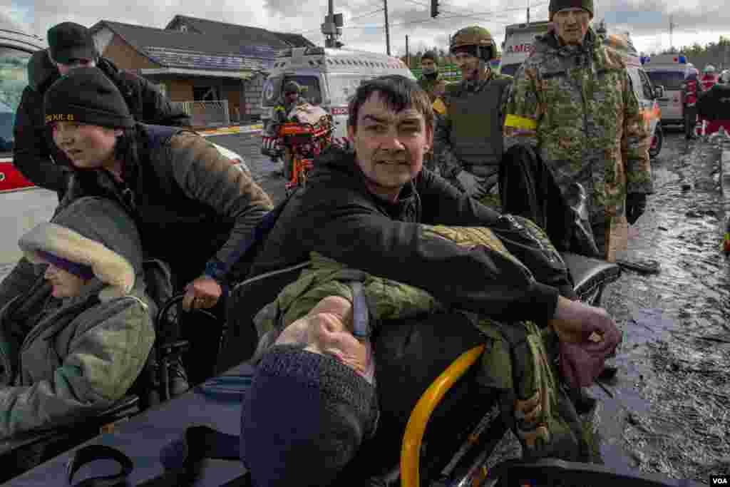 A man waits for an ambulance to arrive to evacuate his father to a safer location, in Ukraine, March 8, 2022. (Yan Boechat/VOA) 