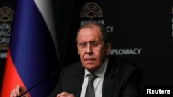 Menteri Luar Negeri Rusia Sergey Lavrov menghadiri konferensi pers di Antalya, Turki, 10 Maret 2022. (Foto: Reuters)