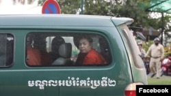 ថ្នាក់ដឹកនាំ និងសមាជិកសហជីព​ណាហ្គាវើលដ៍ ៨ នាក់ ត្រូវបាន​បញ្ជូនទៅ​កាន់​សាលា​ឧទ្ធរណ៍​​រាជធានីភ្នំពេញ​ កាល​ពី​ថ្ងៃ​ទី ១០ ខែ​មីនា ឆ្នាំ​២០២២។ (Facebook/Licadho លីកាដូ)