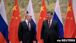 FILE - Presiden Rusia Vladimir Putin menghadiri pertemuan dengan Presiden China Xi Jinping di Beijing, China, 4 Februari 2022. (Sputnik/Aleksey Druzhinin/Kremlin via Reuters)