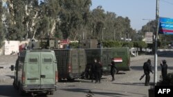 미 항공우주국, NASA는 아프리카 사하라 사막에서 대서양을 건너 아마존 우림까지 날아가는 먼지의 양을 3차원 형상으로 표현했다. 사하라에서 날아온 먼지는 아마존 우림에서 비료의 역할을 한다.