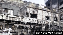 សំណង់អគារកាស៊ីណូ ក្រោយភ្លើងឆាបឆេះ កាលពីយប់ថ្ងៃទី២៩ ខែធ្នូ ឆ្នាំ២០២២។ (ស៊ុន ណារិន/វីអូអេ)