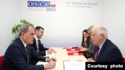 Cozef Borrell və Ceyhun Bayramov (Rəsmi foto, mənbə Avropa İttifaqı)