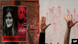 کمیته حقیقت یاب سازمان ملل متحد در مورد کشته شدن مهسا امنیتی در بازداشت گشت ارشاد نوشت که «خشونت فیزیکی در طول بازداشت منجر به مرگ غیرقانونی خانم امینی شد»