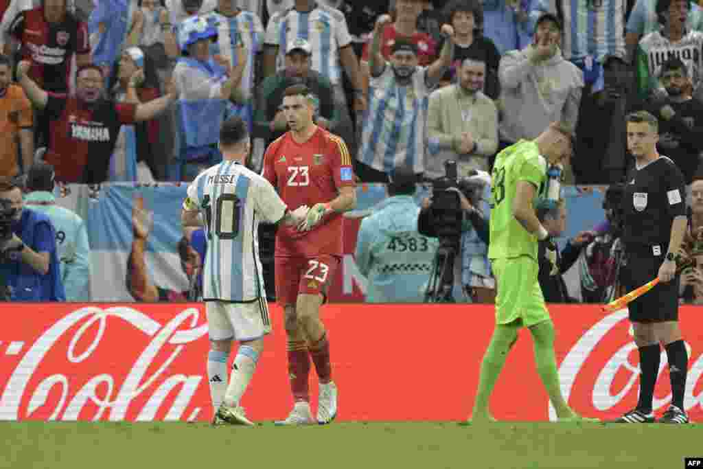 Attaquant ya Argentine #10 Lionel Messi atie nsima na kotia mondete na ba penalties na Pays-Bas na stade lusail, Doha, 9 décembre 2022. (Photo by JUAN MABROMATA / AFP)