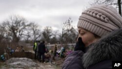 عقب‌نشینی نیروهای روسی از خرسون و زنی که شاهد خاکسپاری شوهرش است. خرسون، پنجم دسامبر ۲۰۲۲