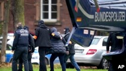 Lokacin samame da 'yan sanda suka kai a Jamus don kama mutanen da ake zargi a ranar 7, Disamba 2022. 