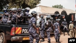 ARCHIVES - Des policiers ougandais à Kampala.