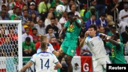 Le Sénégalais Ismaïla Sarr en action devant la défense anglaise le 4 décembre 2022 au Qatar.