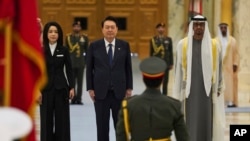 From left, South Korean first lady Kim Keon Hee, South Korean President Yoon Suk Yeol and Emirati leader Sheikh Mohammed bin Zayed Al Nahyan attend a ceremony at Qasar Al Watan in Abu Dhabi, United Arab Emirates, Jan. 15, 2023.