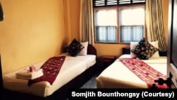 ຮູບພາບ ຫ້ອງນອນແບບຕຽງຄູ່ຂອງເຮືອນພັກສົມຈິດ ຫຼື Somjith Guest House LPB ທີໄດ້ຮັບຈາກທ່ານທົມຈິດ.