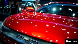 在泰国曼谷国际车展上展出的比亚迪电动车。（2022年11月30日）