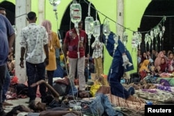 Rohingya refugees receive medical treatment at a temporary shelter in Pidie, Aceh province, Indonesia, December 26, 2022, in this photo taken by Antara Foto. (Antara Foto/Joni Saputra/via REUTERS)