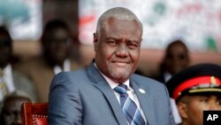 Predsedavajući Komisije Afričke unije (AUC) Musa Faki prisustvuje ceremoniji polaganja zakletve novog predsednika Kenije Vilijama Ruta u Najrobiju, 13. septembar 2022. (Foto: AP/Brian Inganga)