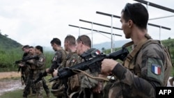 Les derniers militaires français déployés en Centrafrique ont quitté Bangui, la capitale, jeudi à la mi-journée.