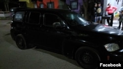 A vehicle, reportedly driven by La Nota Prensa De Sonora director Omar Castro, is seen with its windshield damaged in a post published by the media site on its Facebook page Jan. 2, 2023.