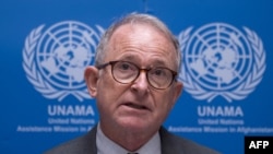 بنیت همچنان از رویکرد جامعۀ جهانی نسبت به وضعیت افغانستان انتقاد کرده و افزوده که عدم واکنش قوی، طالبان را جسورتر کرده است.