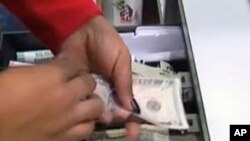  تحلیلگران میگویند هرگاه رشد اقتصادی در امریکا بیش از حد افزایش یابد، بانک مرکزی این کشور، میزان مفاد بانکی را افزایش خواهد داد