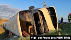 Autobus koji je prevozio Ukrajince prevrnuo se na severoistoku Italije