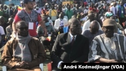 Les citoyens tchadiens aspirant à un dialogue sincère, au Tchad, le 13 mars 2022. (VOA/André Kodmadjingar).