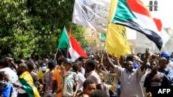 Des manifestants soudanais dans la rue réclamant un régime civil à Khartoum, le 14 mars 2022.