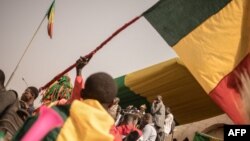 Des associations de journalistes avaient approuvé la décision du gouvernement, mais au sein de la Maison de la Presse, des journalistes se sont montré ouvertement critiques.