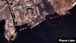 남포 석탄 항구를 촬영한 지난 5일자 위성사진. 170m 길이의 선박(원 안)이 적재함을 연 채 정박해 있다. 자료=Planet Labs