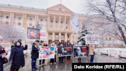 აქცია მიხეილ სააკაშვილის გათავისუფლების მიზნით თბილისში, საქალაქო სასამართლოსთან. 9 იანვარი, 2022 წ.