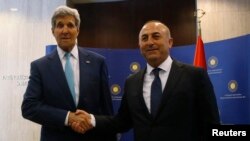 FILE - U.S. Secretary of State John Kerry (L) and Turkey's Foreign Minister Mevlut Cavusoglu pose before a meeting in Ankara, September 12, 2014. 