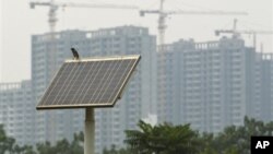 Panel surya produksi Tiongkok akan dikenai bea impor baru oleh Amerika sebesar 31 persen, sebagai upaya proteksi industri dalam negeri (Foto: dok).