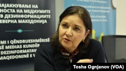 Недостасува редовна обука за новинарите, особено за младите, за да се фатат чекорите со промените во медиумската индустрија, но, и да се научат основните правила, вели Билјана Георгиевска од СЕМ