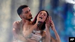 Pevačica Eden Golan tokom probe za nastup na Evroviziji, 10. maj 2024.
(AP Photo/Martin Meissner)
