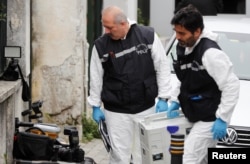 Turkish forensic officials arrive to the residence of Saudi Arabia's Consul General Mohammad al-Otaibi in Istanbul, Oct. 17, 2018.