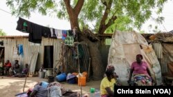 រូបភាព​ប្រជា​ជន​ដែល​ត្រូវ​បាន​ផ្លាស់​ទី នៅ​មជ្ឈមណ្ឌល​ EYN CAN ក្នុង​ជំរំ Maiduguri ប្រទេស​នី​ហ្សេរីយ៉ាកាលពី​ថ្ងៃទី​២៤ មីនា ២០១៦។