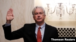 آقای برنز ۶۴ ساله است و در دوران وزارت هیلاری کلینتون، معاون وزیر خارجه آمریکا بود. 