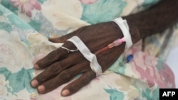 Le choléra provoque des diarrhées et une déshydratation sévère pouvant engendrer la mort en quelques heures.