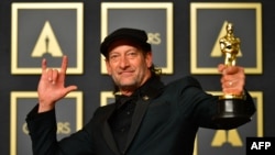 27일 '코다'로 남우조연상받으며 청각 장애인 남자 배우 최초로 오스카 연기상을 수상한 트로이 코처.