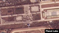 북한이 열병식 훈련을 하는 평양 미림비행장 북쪽 훈련장을 촬영한 6일 위성사진. 자료=Planet Labs