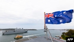 Ilustrasi: HMAS Adelaide bertolak dari Sydney ke Brisbane untuk memberikan dukungan tambahan jika diminta oleh Pemerintah Tonga pasca letusan Gunung Hunga-Haa'pai pada 15 Januari. (Foto oleh Susan Mossop / AUSTRALIA DEFENSE FORCE / AFP)