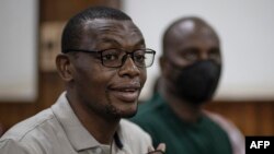 Kakwenza Rukirabashaija avait été arrêté le 28 décembre, puis inculpé de "communication offensante" envers le président et son fils.