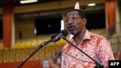 Alassane Bala Sakandé a été arrêté puis libéré dimanche, trois jours après avoir critiqué les conditions de l'assignation à résidence de l'ex-président Roch Marc Christian Kaboré, selon ses avocats.