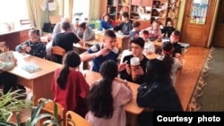 在乌克兰一所孤儿院中的孩子 （照片来源：慈善机构143项目Project 143）