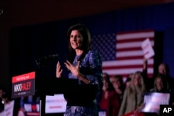Kandidat presiden dari Partai Republik, mantan Duta Besar PBB Nikki Haley, berbicara kepada para pendukungnya pada rdi New Hampshire, Selasa 23 Januari 2024. (Foto: AP)