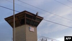 쿠바 관타나모 미 해군기지 수용소 출입문 경비탑. (자료사진)