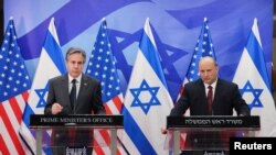 کنفرانس خبری مشترک آنتونی بلینکن، وزیر خارجه ایالات متحده، و نفتالی بنت، نخست‌وزیر اسرائیل در اورشلیم. ٢٧ مارس ٢٠٢٢