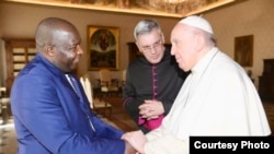 Perezida Evariste Ndayishimiye aramukanya na Papa Francisko